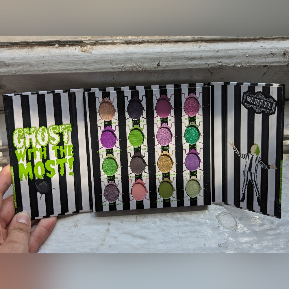 Makeup Revolution Beetlejuice Eyeshadow palette & Waterliner - Picture 5 of 6